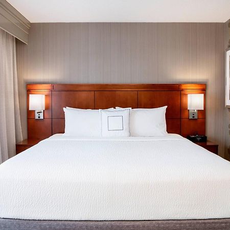 Отель Courtyard By Marriott Edmonton West Экстерьер фото