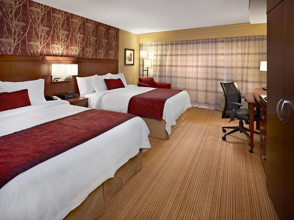 Отель Courtyard By Marriott Edmonton West Экстерьер фото