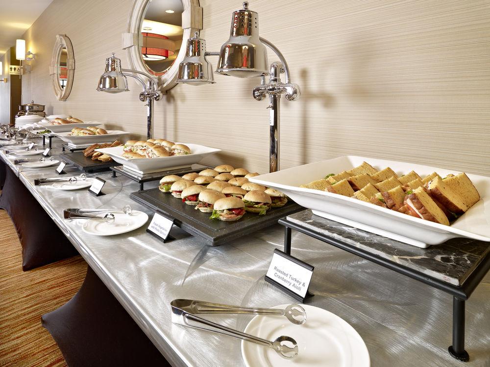 Отель Courtyard By Marriott Edmonton West Экстерьер фото