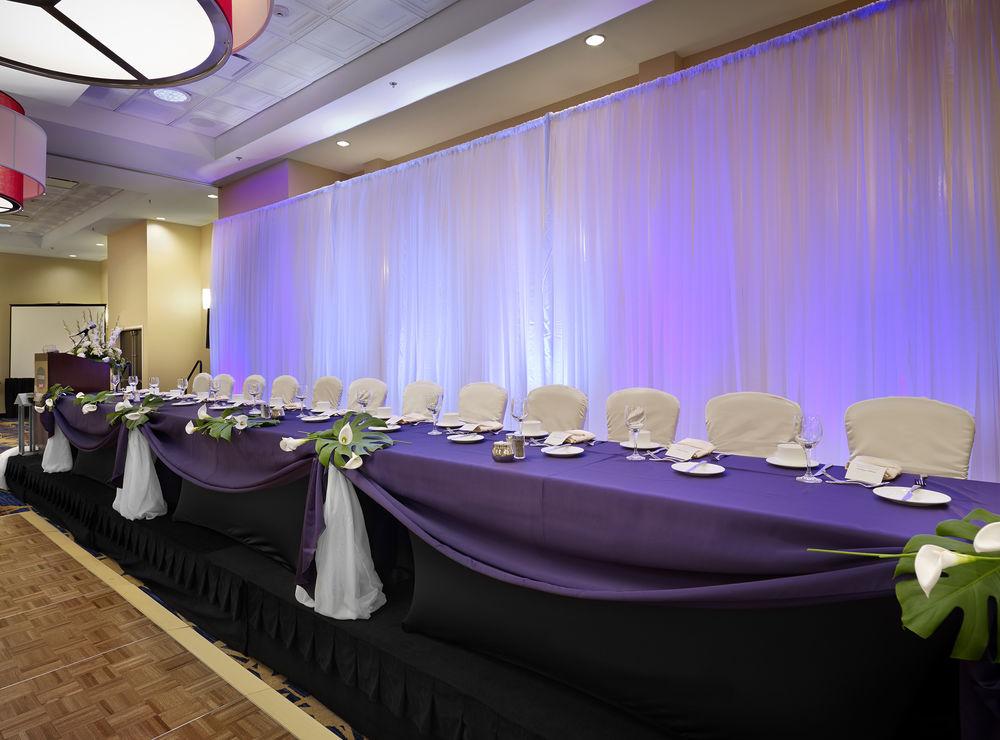 Отель Courtyard By Marriott Edmonton West Экстерьер фото