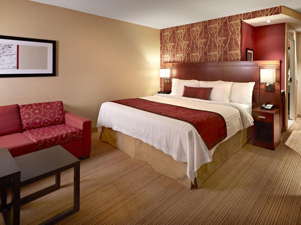 Отель Courtyard By Marriott Edmonton West Экстерьер фото