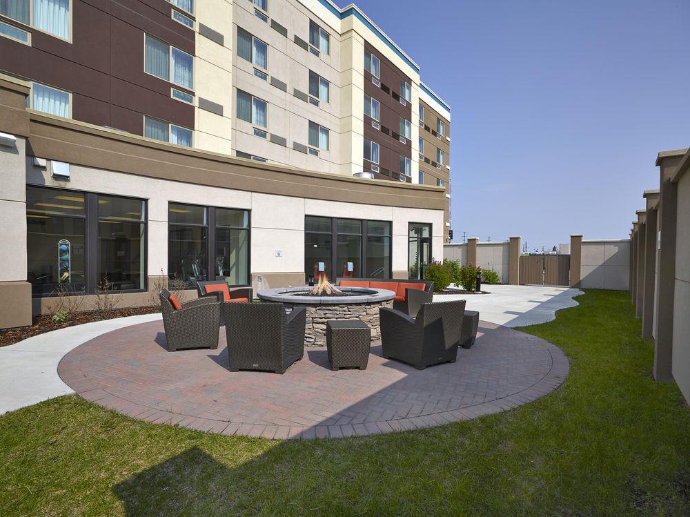 Отель Courtyard By Marriott Edmonton West Экстерьер фото