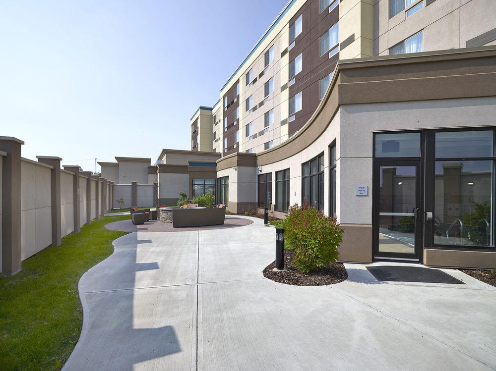 Отель Courtyard By Marriott Edmonton West Экстерьер фото