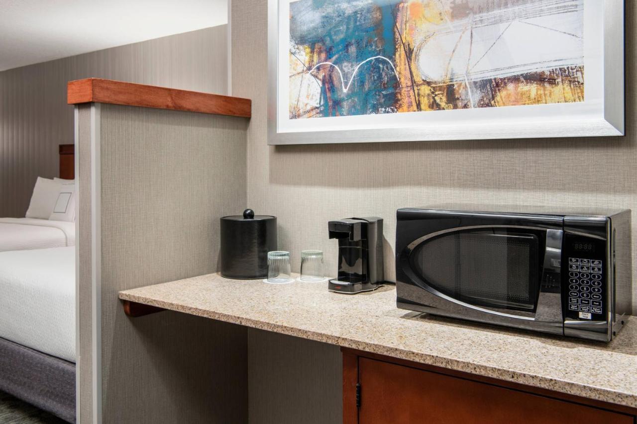 Отель Courtyard By Marriott Edmonton West Экстерьер фото