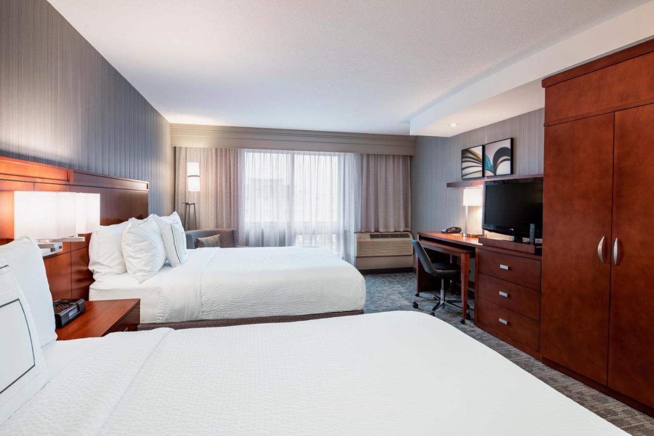 Отель Courtyard By Marriott Edmonton West Экстерьер фото