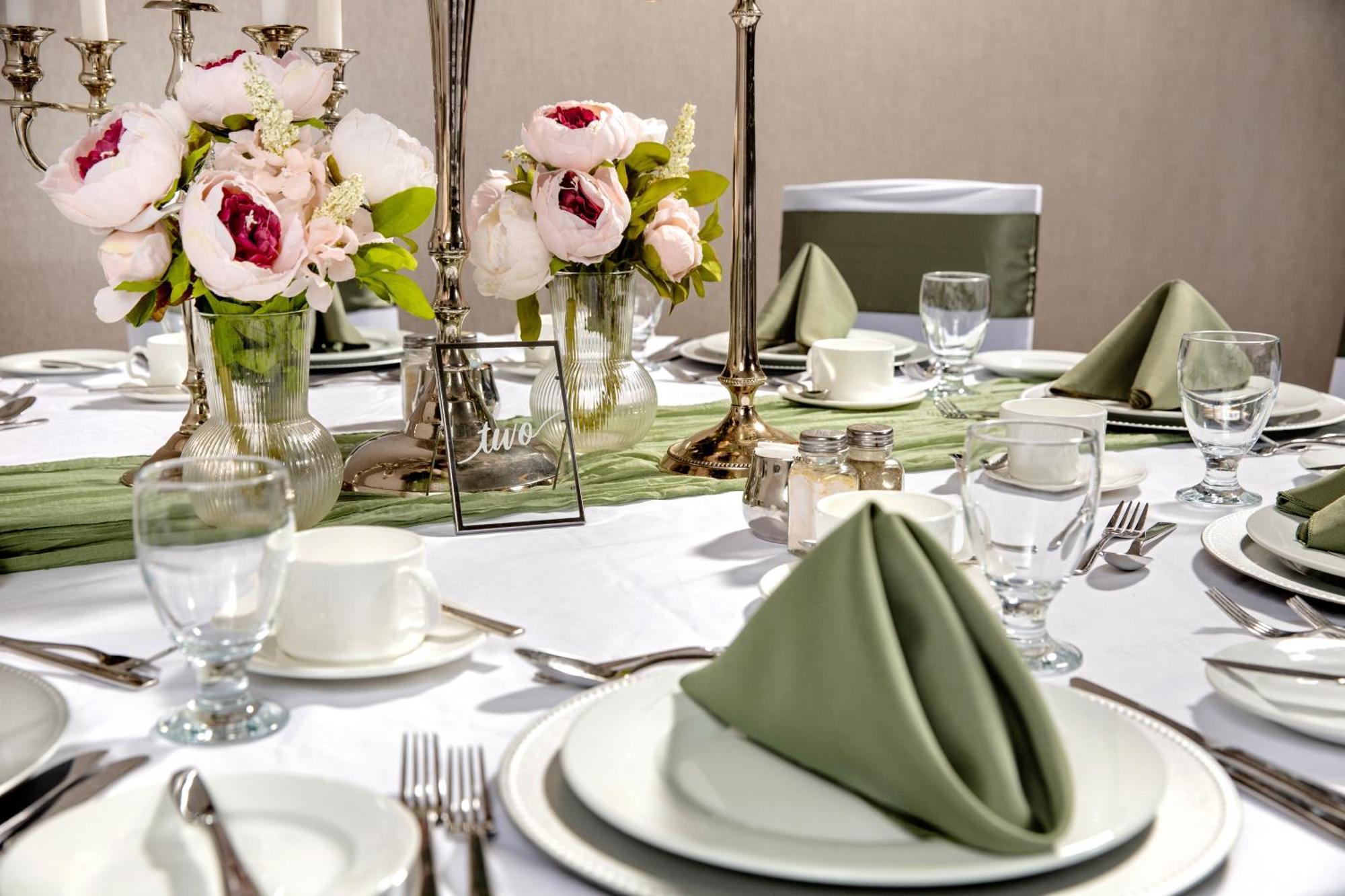 Отель Courtyard By Marriott Edmonton West Экстерьер фото
