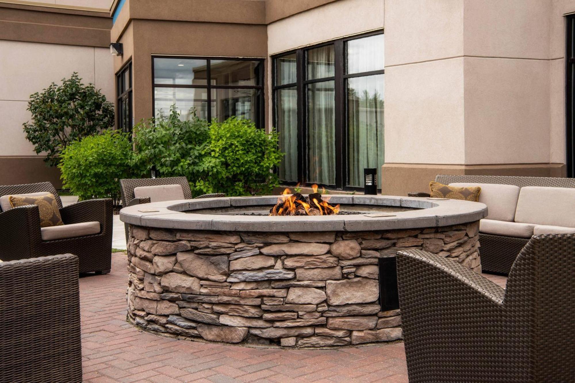 Отель Courtyard By Marriott Edmonton West Экстерьер фото