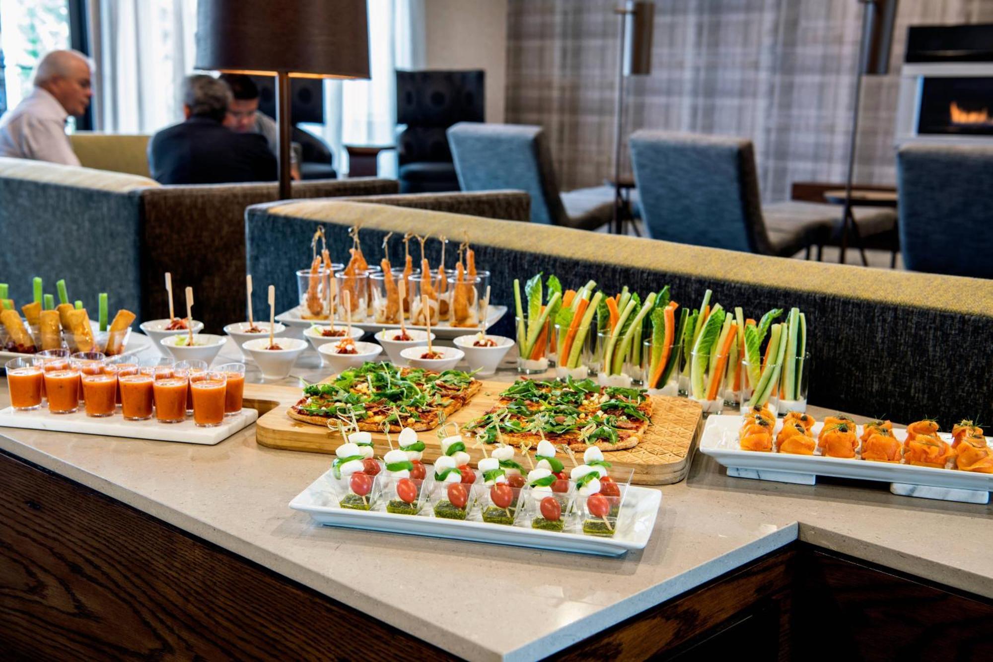 Отель Courtyard By Marriott Edmonton West Экстерьер фото