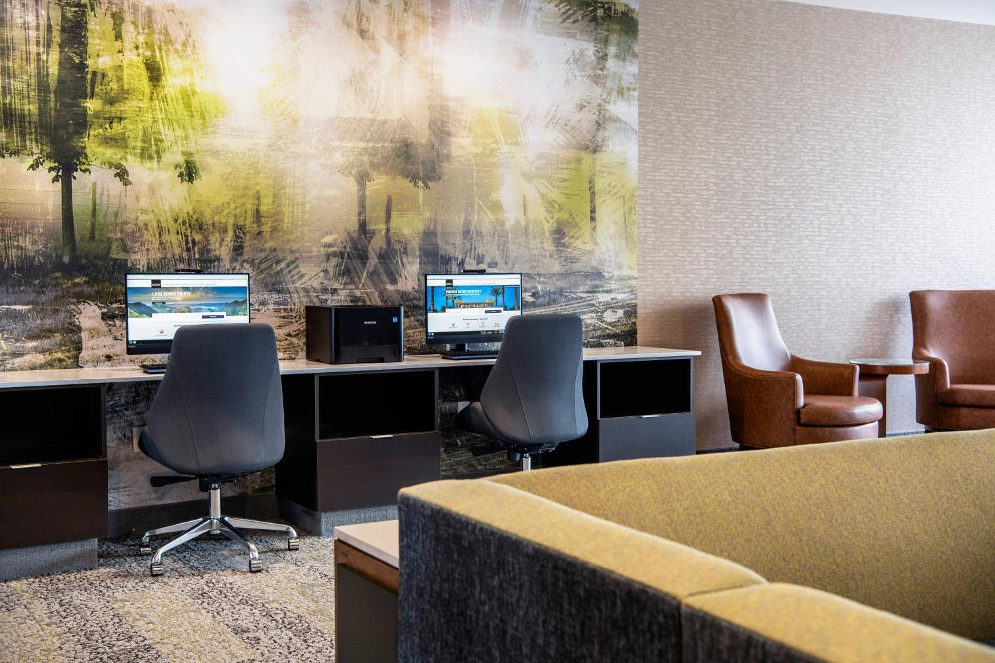 Отель Courtyard By Marriott Edmonton West Экстерьер фото