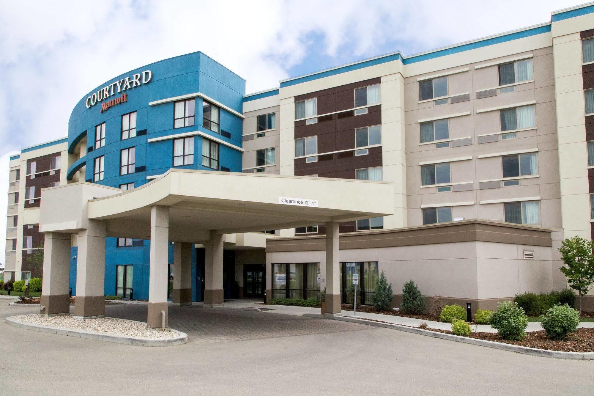 Отель Courtyard By Marriott Edmonton West Экстерьер фото