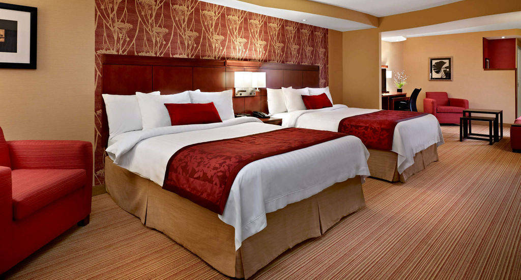 Отель Courtyard By Marriott Edmonton West Экстерьер фото