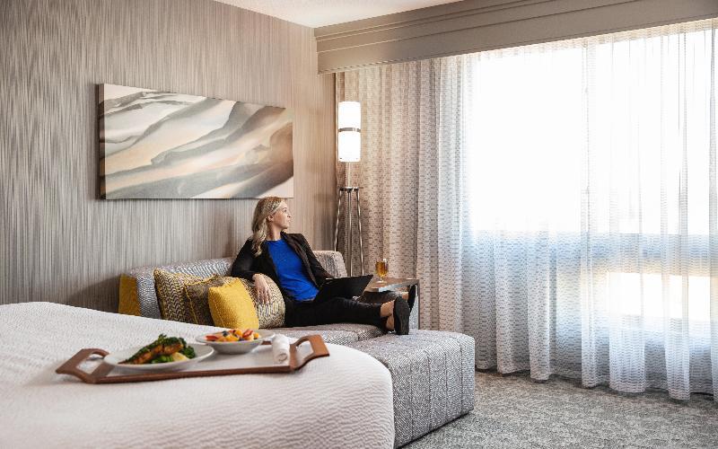 Отель Courtyard By Marriott Edmonton West Экстерьер фото