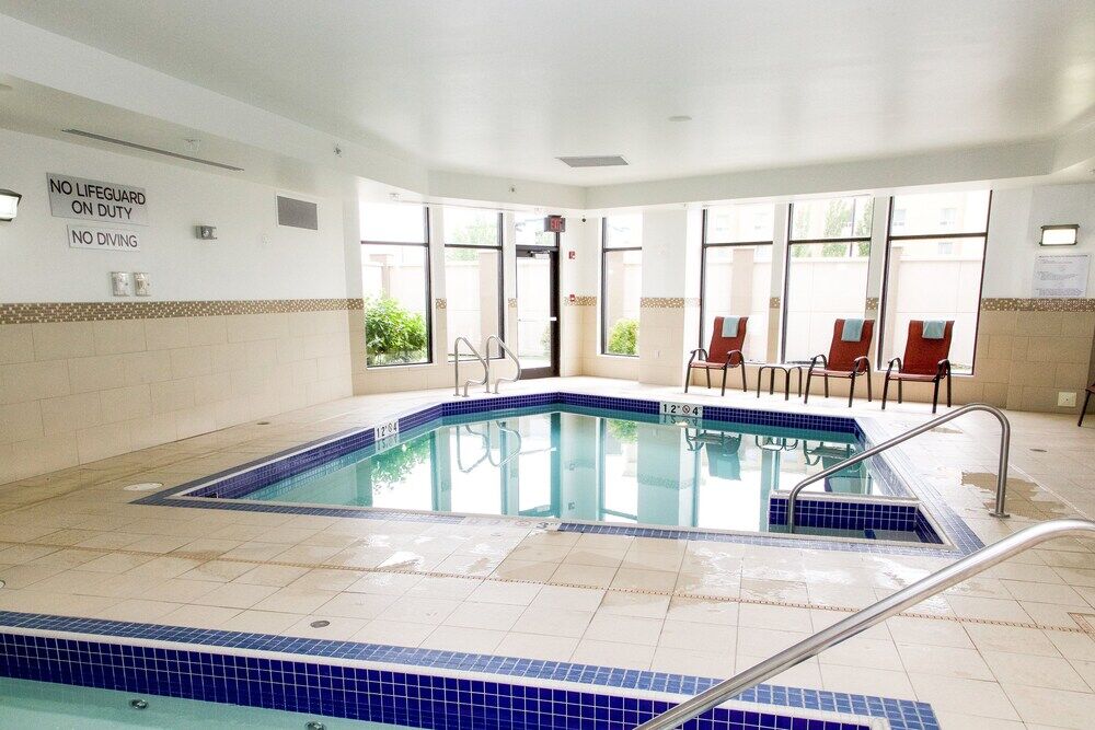 Отель Courtyard By Marriott Edmonton West Экстерьер фото